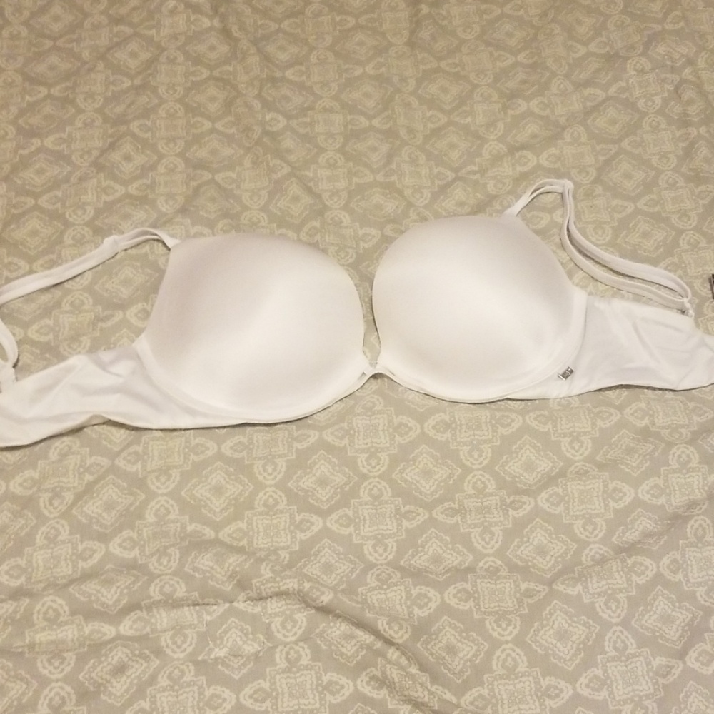 NWOT White Victoria's Secret Push Up Bra 32DD